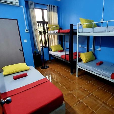 Shoplot Hostel Pangkor Kampong Pasir Bogak Buitenkant foto