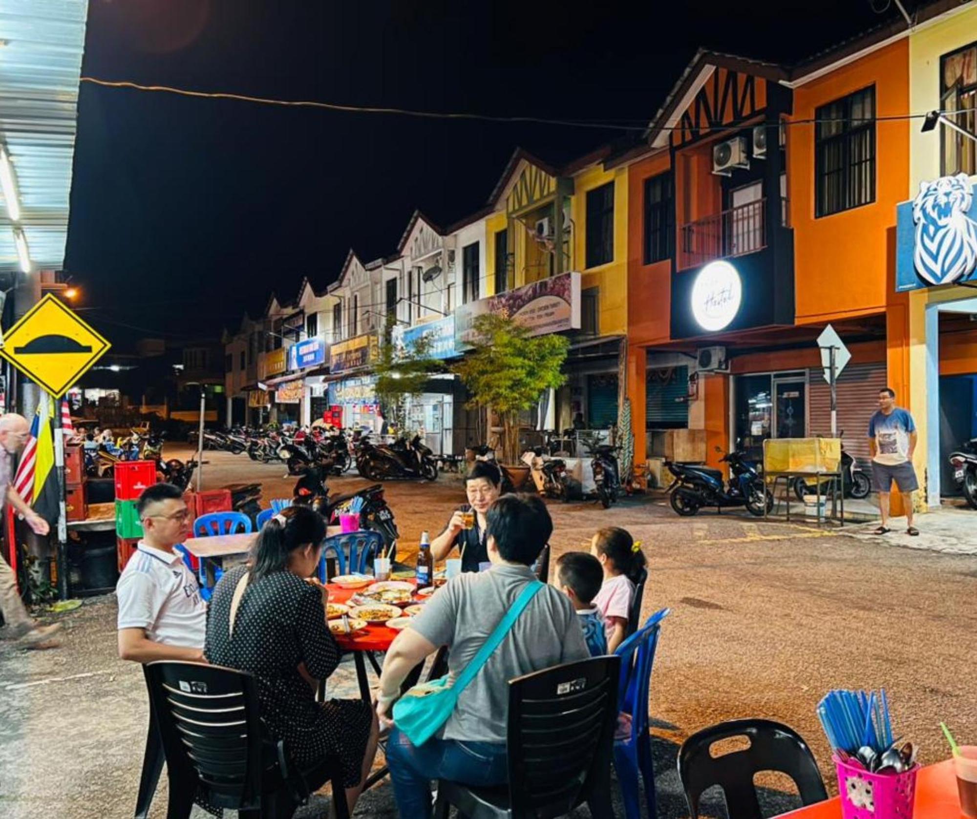 Shoplot Hostel Pangkor Kampong Pasir Bogak Buitenkant foto