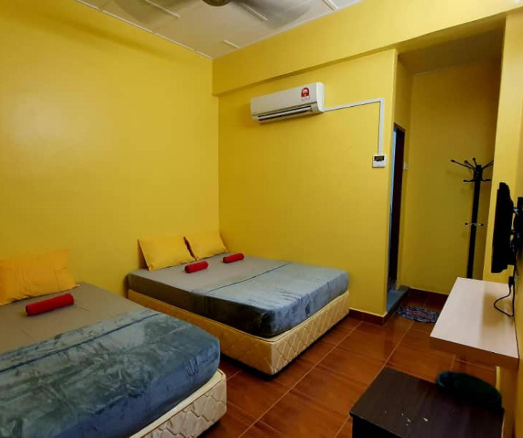 Shoplot Hostel Pangkor Kampong Pasir Bogak Buitenkant foto