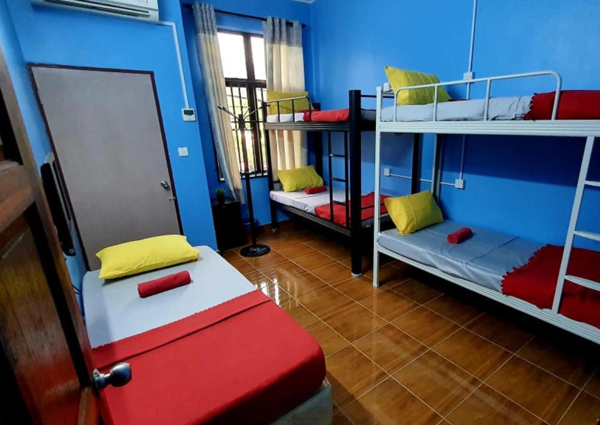 Shoplot Hostel Pangkor Kampong Pasir Bogak Buitenkant foto