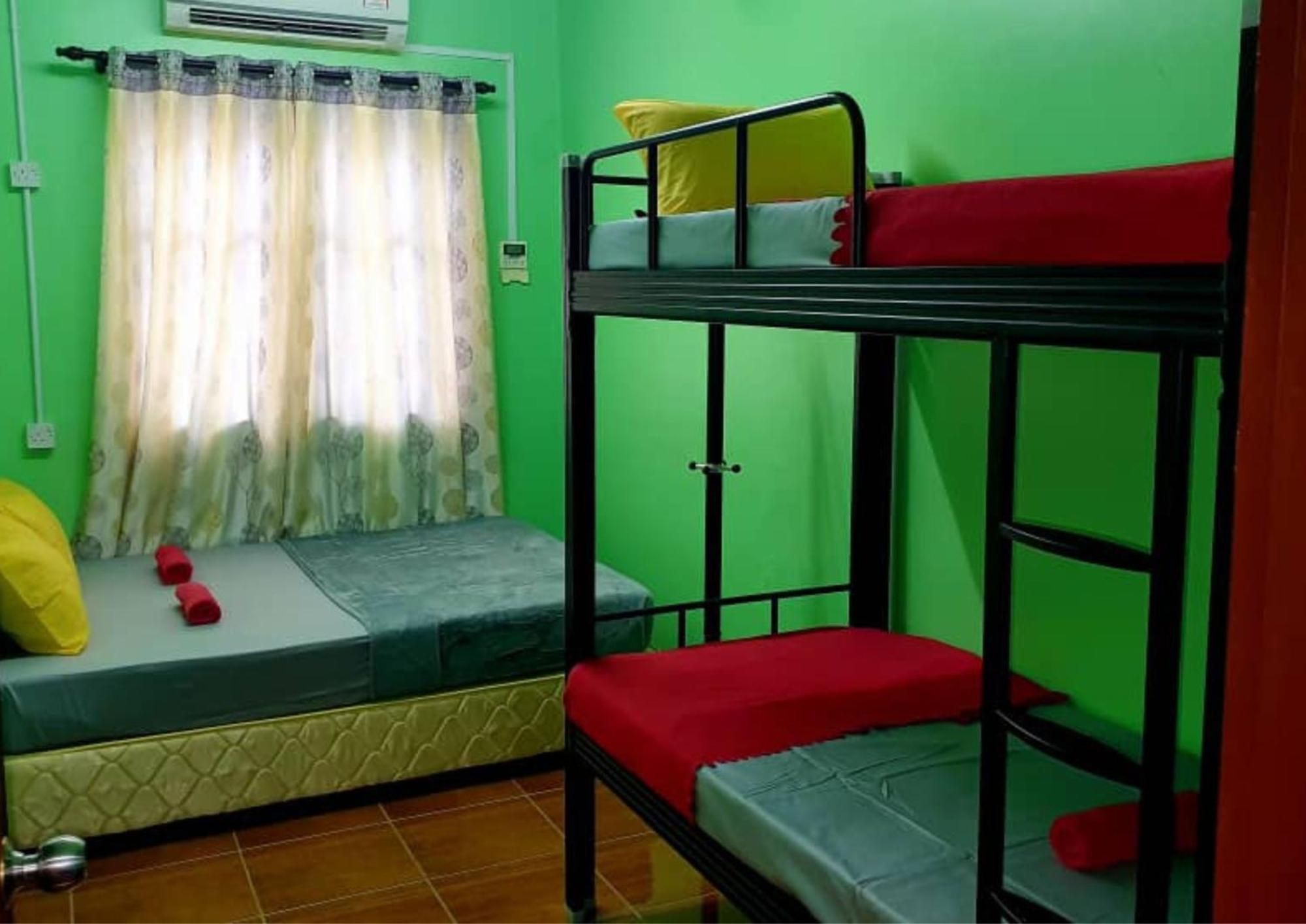 Shoplot Hostel Pangkor Kampong Pasir Bogak Buitenkant foto