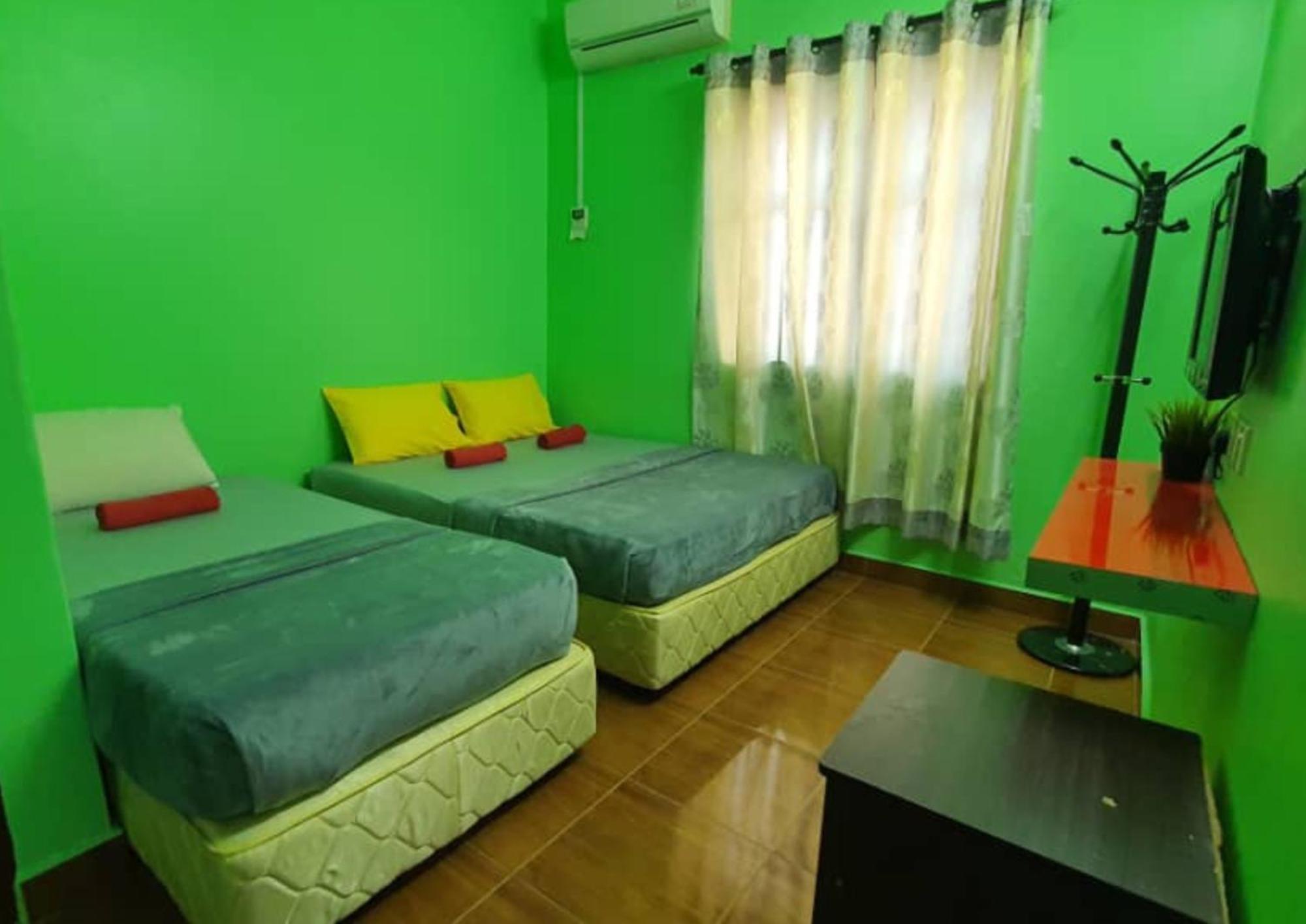 Shoplot Hostel Pangkor Kampong Pasir Bogak Buitenkant foto
